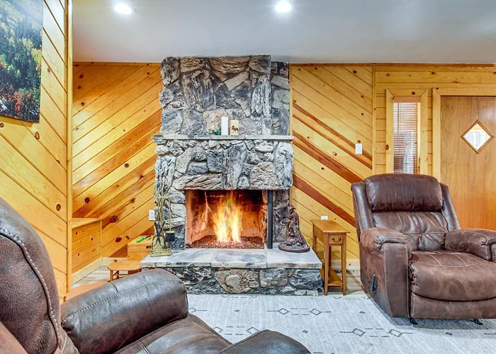 Game + Fireplace! Family Retreat In *